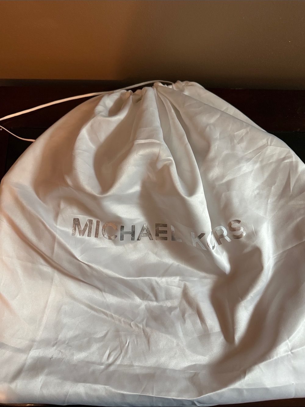 Michael Kors Astor Studded Shoulder Tan Leather Drawstring Tote Like New - Picture 8 of 8